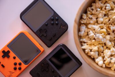 SupaBoy : la Super Nintendo portable d&rsquo;Hyperkin en précommande en France, prix, date et coloris